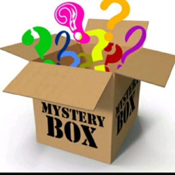 Box full of women cloths - Picture 1 of 1